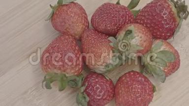 有机草莓果实的升级片段